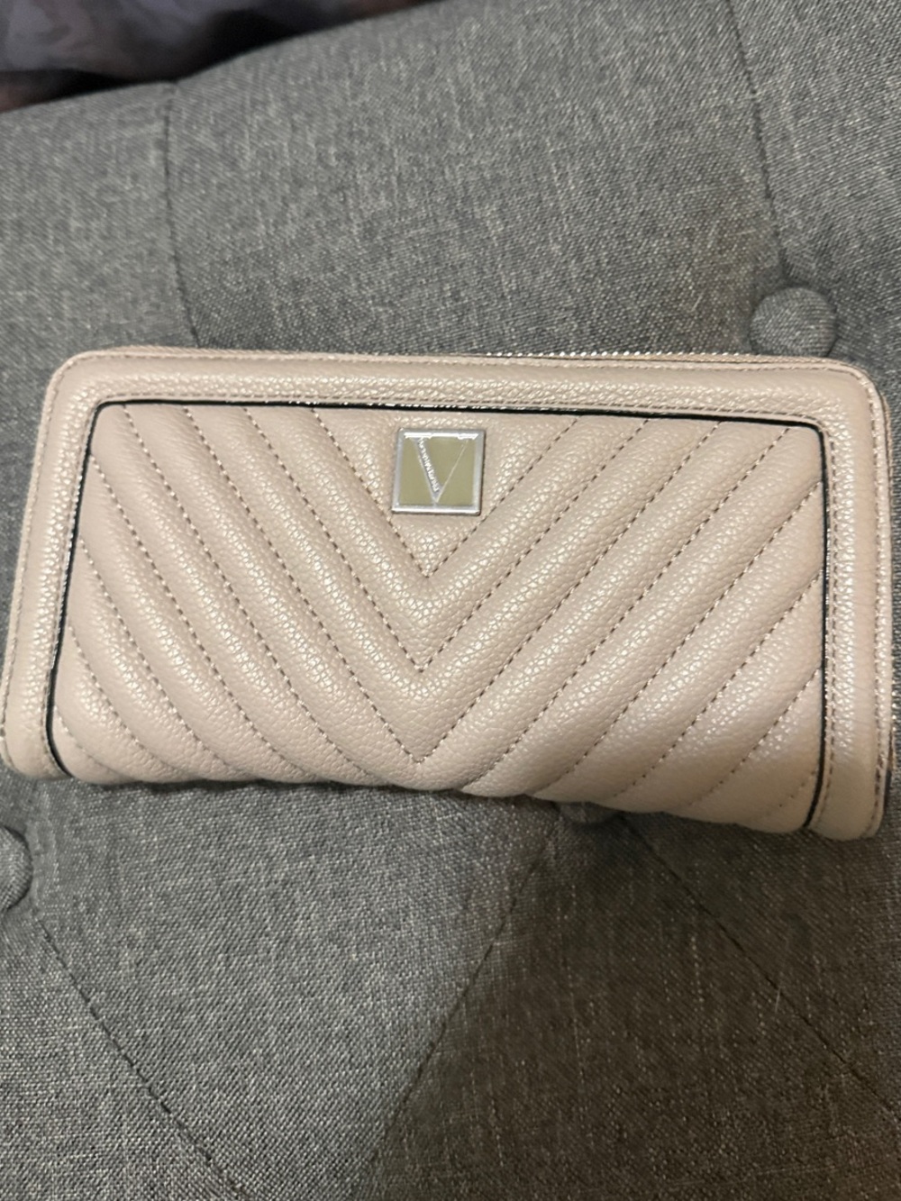 V-Emblem Quilted Vegan Leather Wallet - Light Taupe